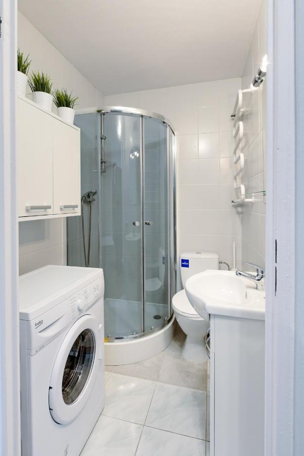 Krzywon 8 Rooms Varsó Kültér fotó